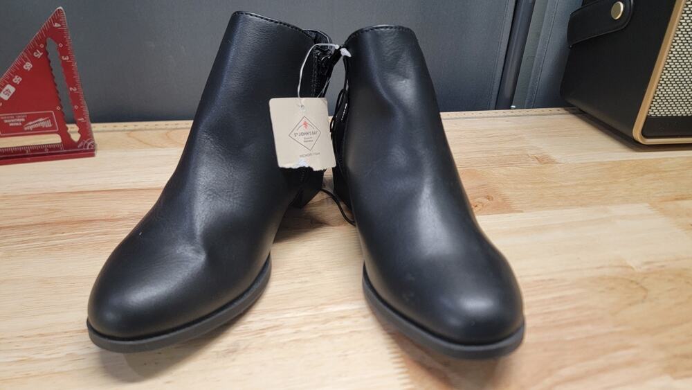 St. John's Bay Shoes Women's Size 5 Black Leather Ankle Zipper Boots